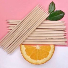 Bâtonnets en bois d’orange pour les ongles
